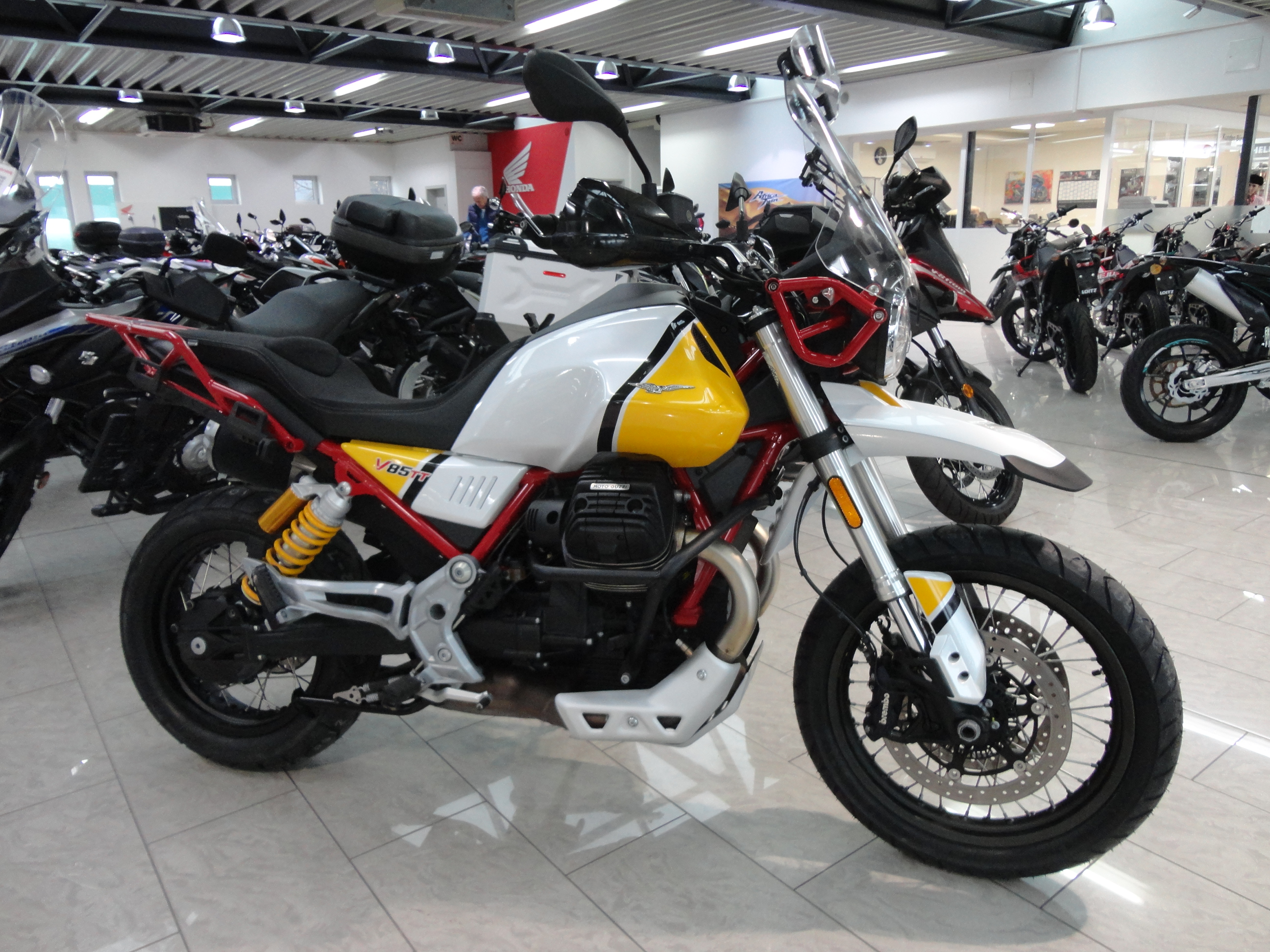 MOTO GUZZI V 85 TT