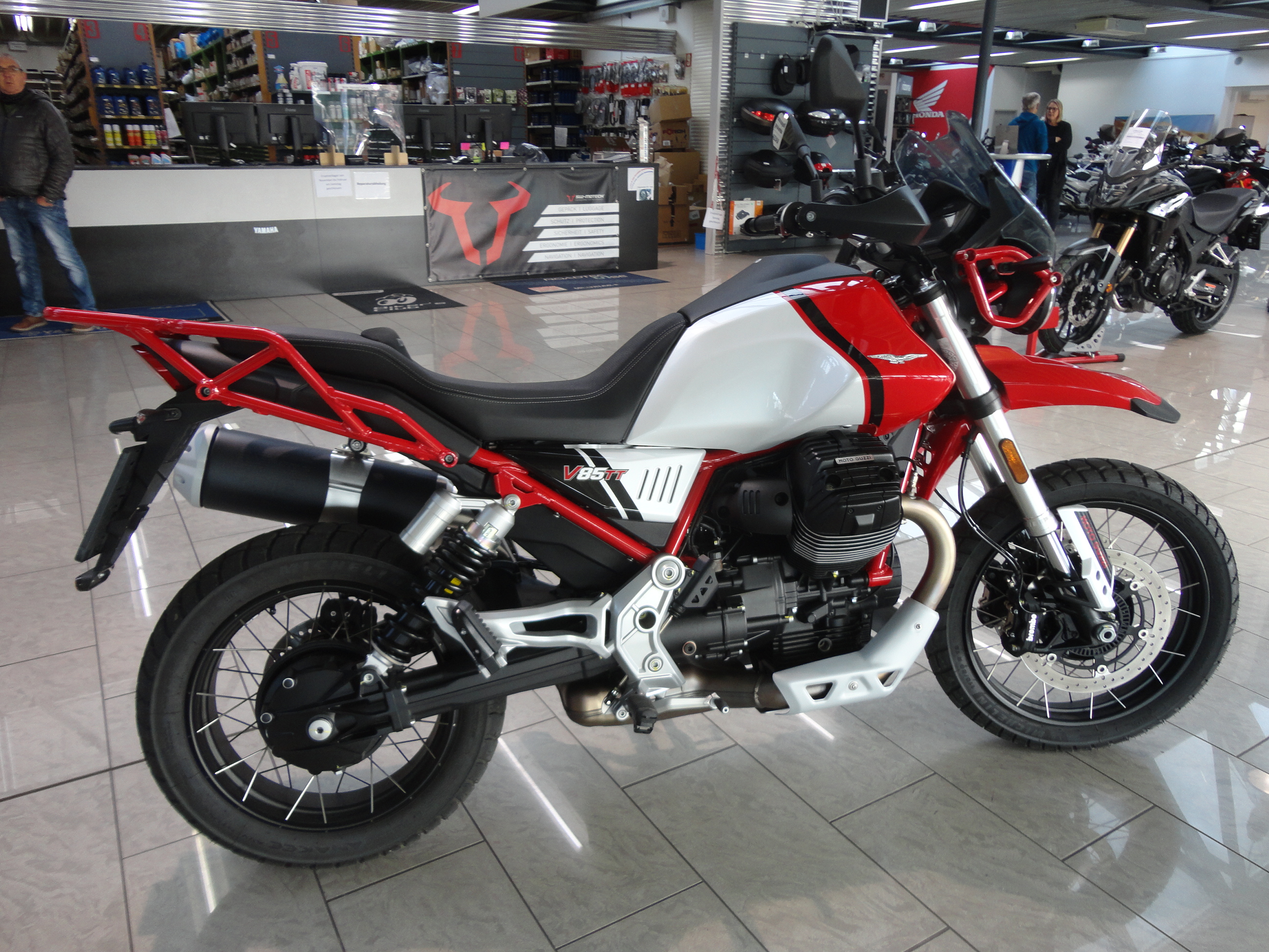 MOTO GUZZI VORFÜHRFAHRZEUG – MOTO GUZZI V85 TT Modell 2022