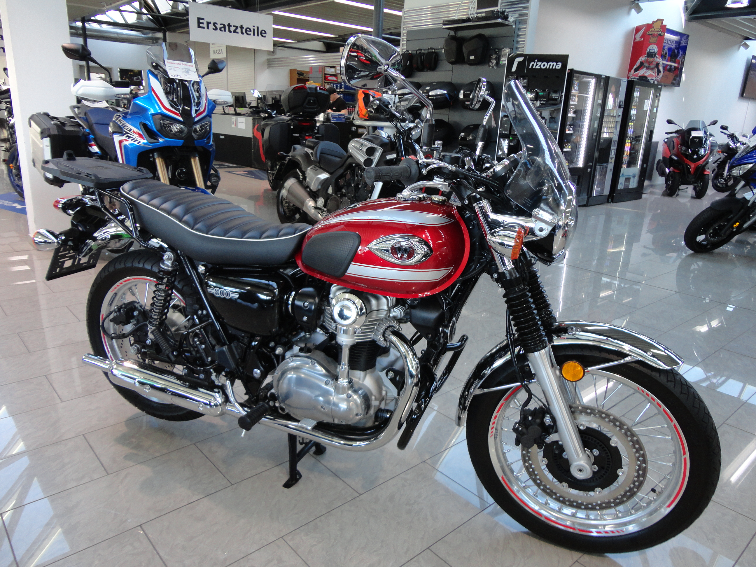 KAWASAKI W800