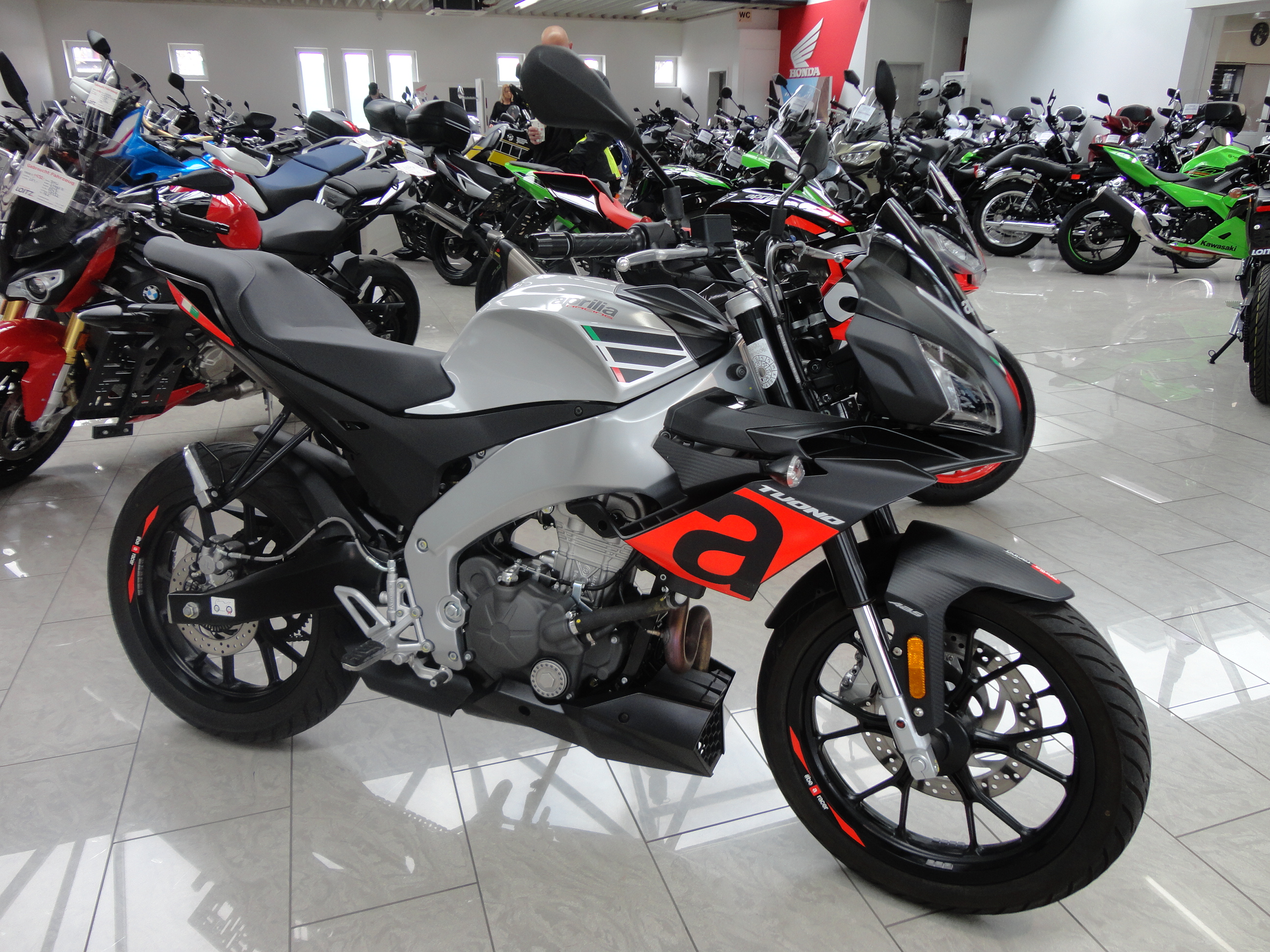 APRILIA Tuono 125
