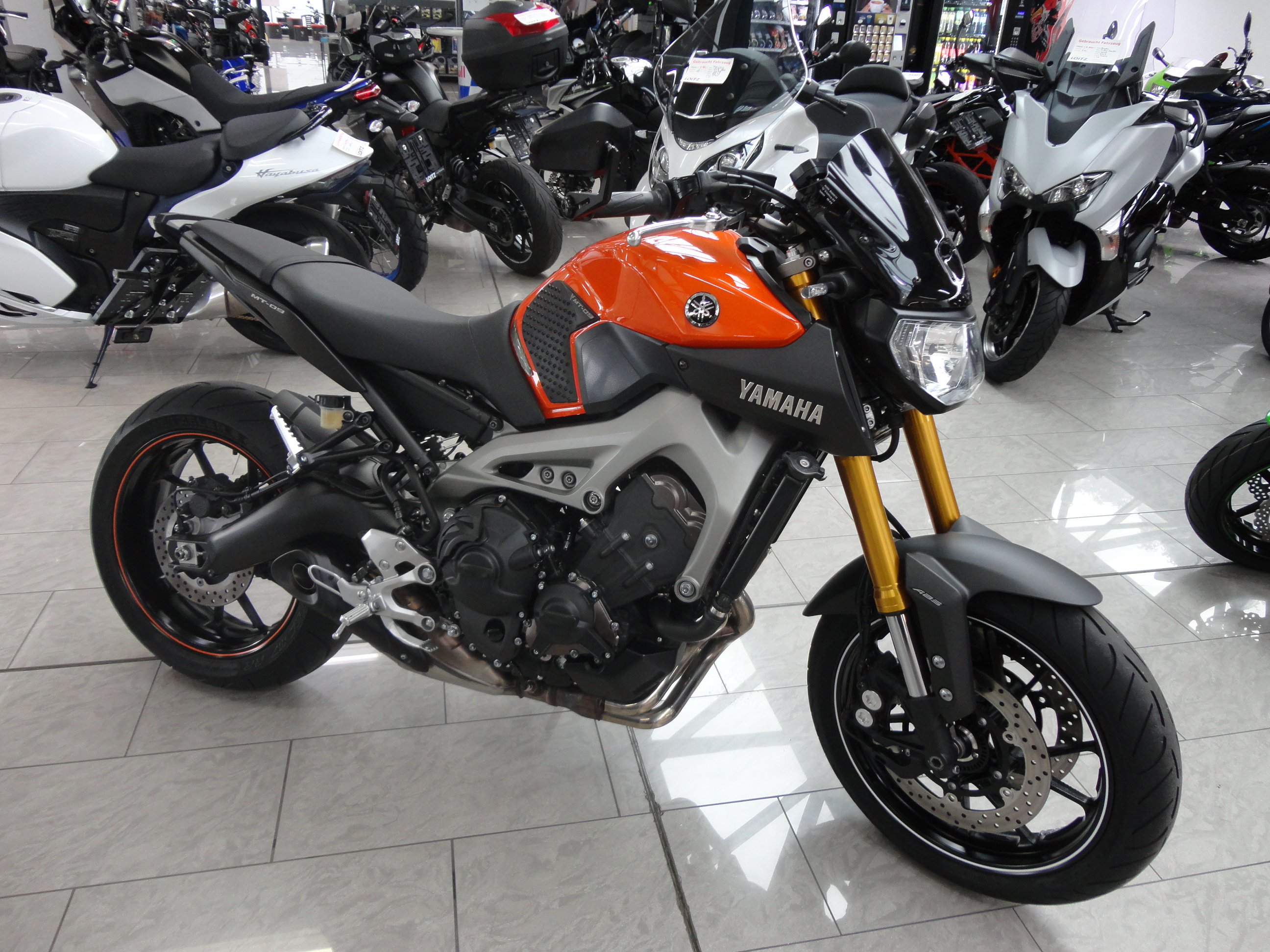 YAMAHA MT 09