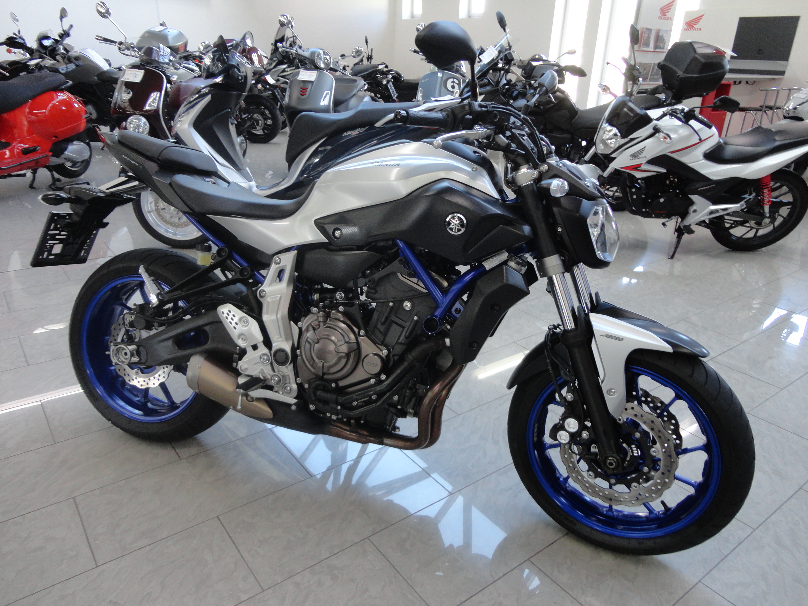 YAMAHA MT 07