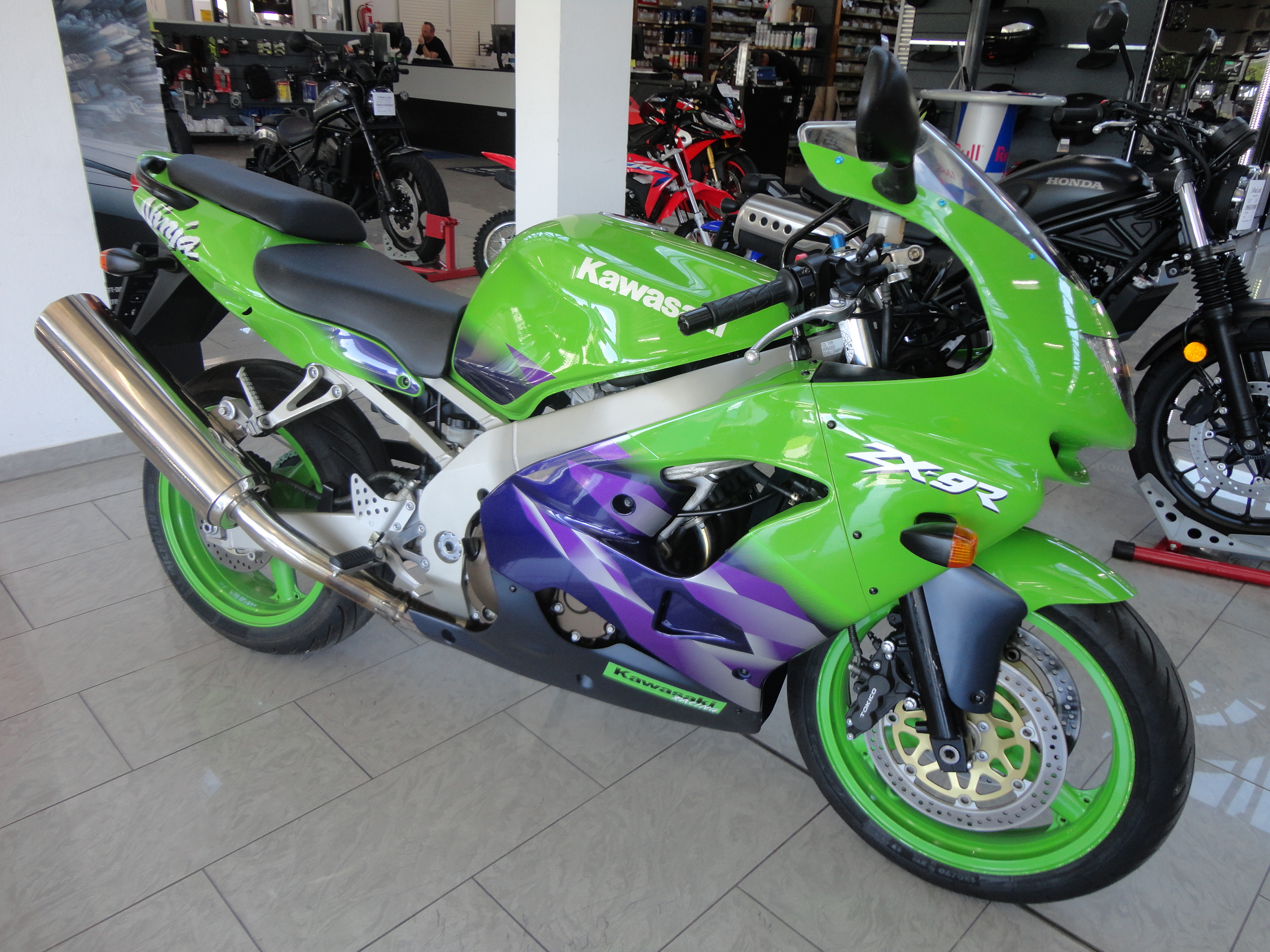 KAWASAKI ZX 900R