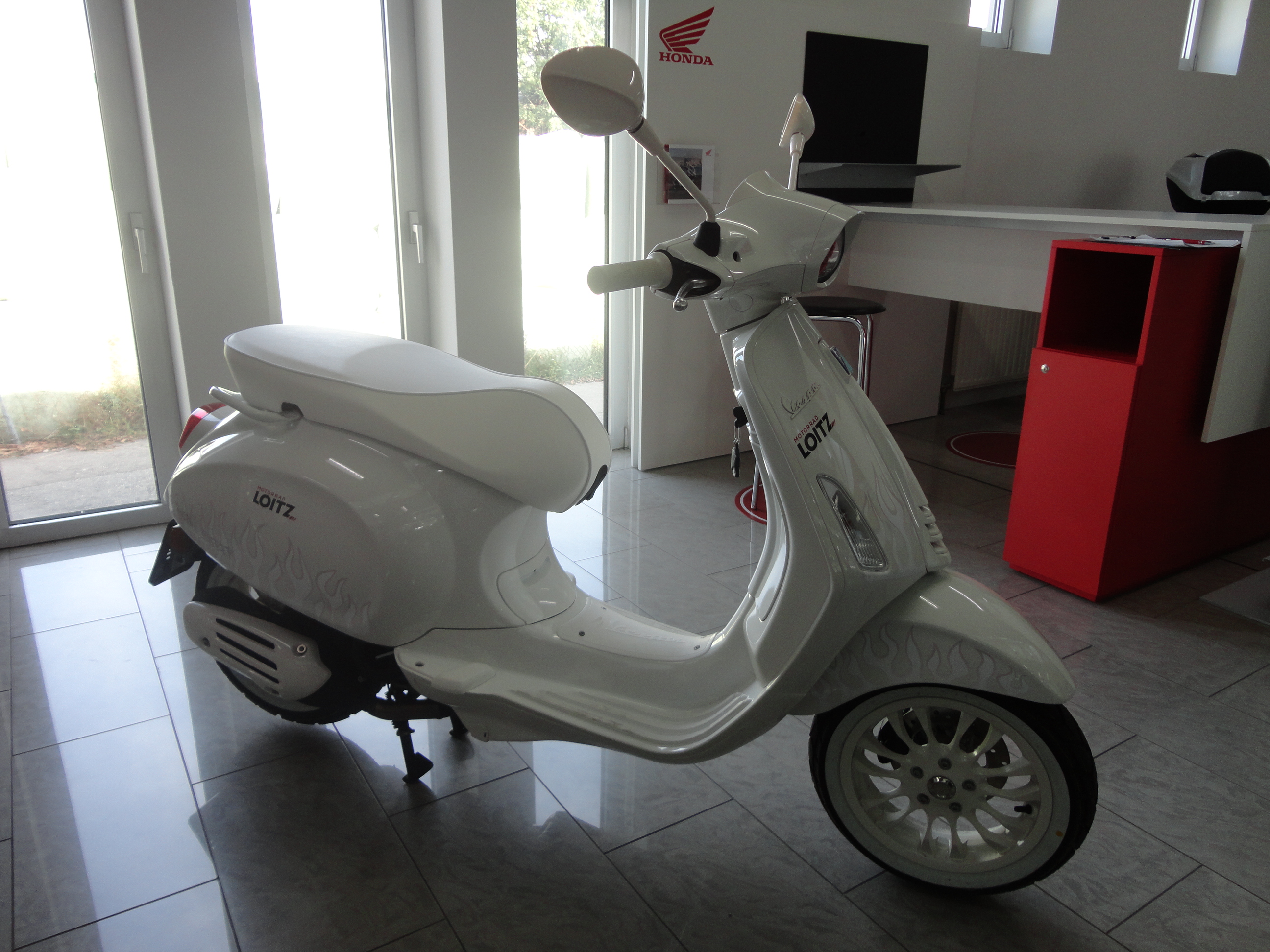 VESPA Primavera 50 Justin Bieber