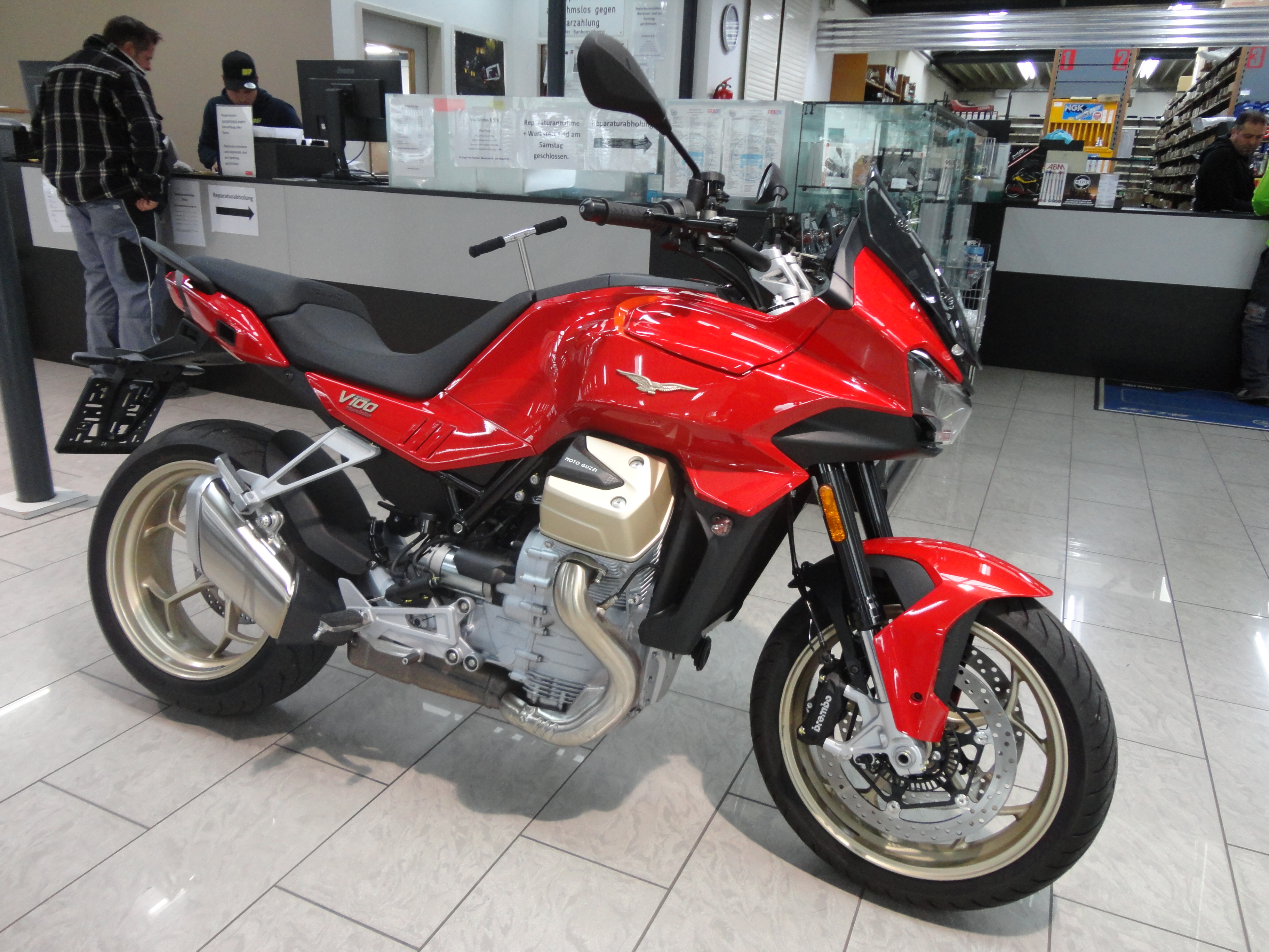 MOTO GUZZI V 100 Mandello